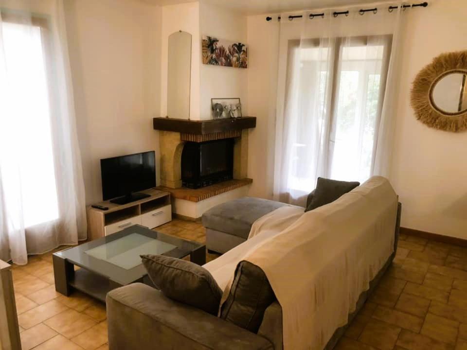 Hotel Les Persedes Lavilledieu  Εξωτερικό φωτογραφία