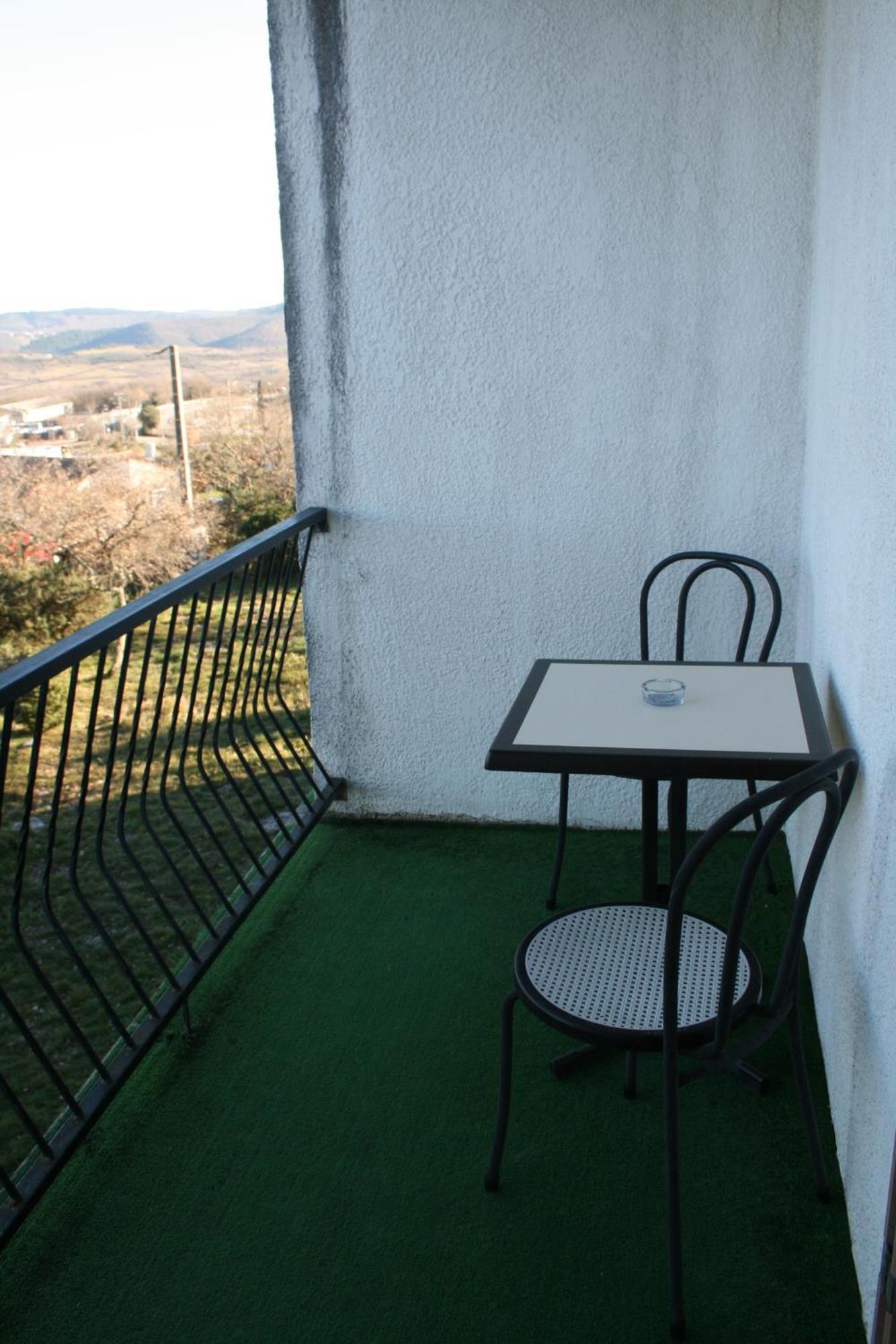 Hotel Les Persedes Lavilledieu  Εξωτερικό φωτογραφία